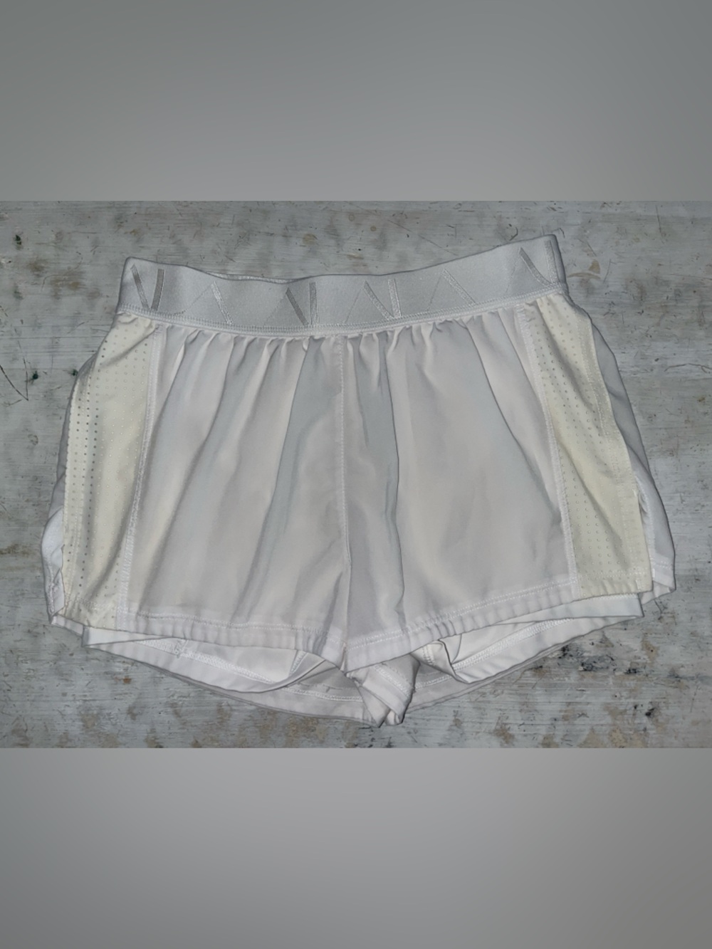 ALALA Court Short in white  | size medium